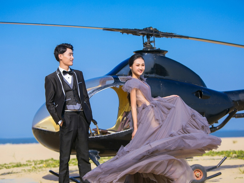 飞机之家出动三架直升机进行大地区农喷作业